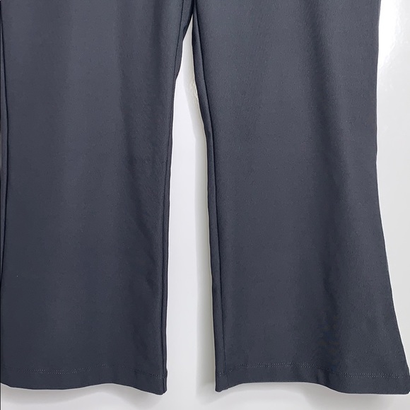 NIKE • Dri-Fit Grey Cropped Capri Active Pants - Picture 3 of 5